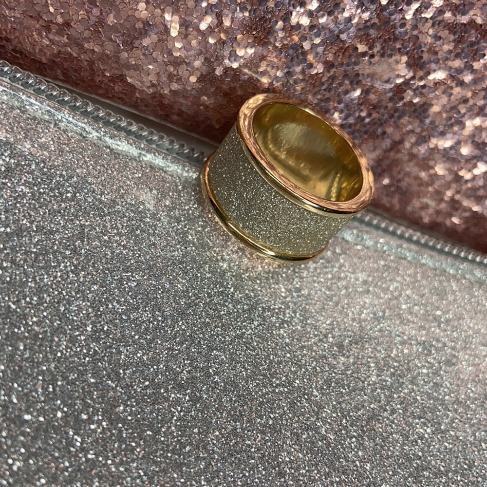 Sparkly ring - Picture 2 of 2